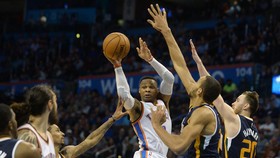Westbrook Semakin Luar Biasa Sendirian