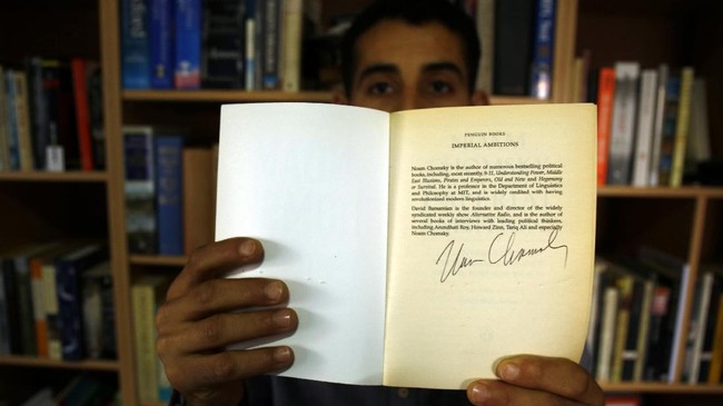 Melarikan Diri dari Gaza lewat Buku