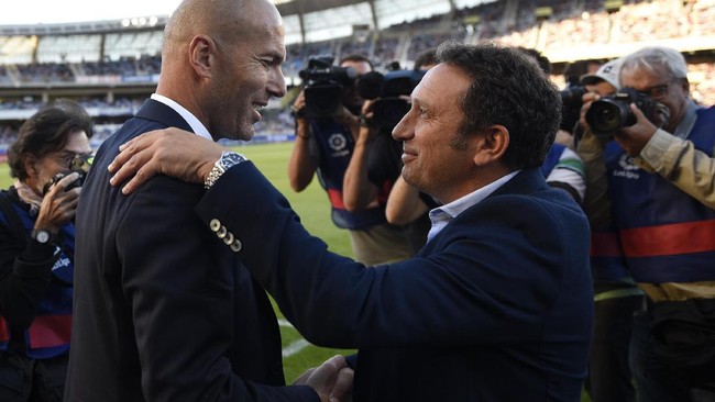 Media-media Spanyol melansir lima kandidat kuat untuk menggantikan Luis Enrique di Barcelona mulai musim depan. Mari kupas masing-masing sosok tersebut.