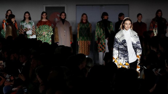 Ketika Maskulin dan Feminin Jadi Satu di Paris Fashion Week