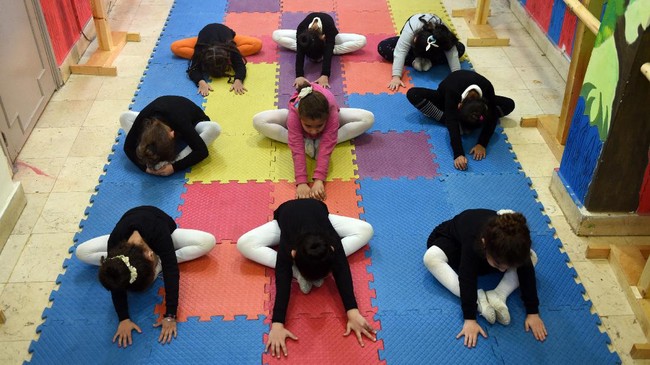 Menggemaskannya Kelas Balet Cilik Di Mesir