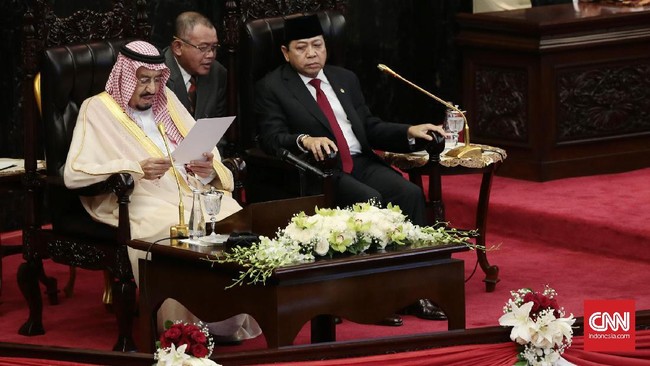 Lantaran grogi, Setya Novanto sempat salah menyebut jabatan Try Sutrisono saat menyampaikan pidato, dan dengan cepat meralat ucapannya.