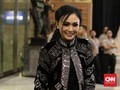 Cara Yuni Shara Merespons Rumah Kebanjiran: Pose Pakai Boot