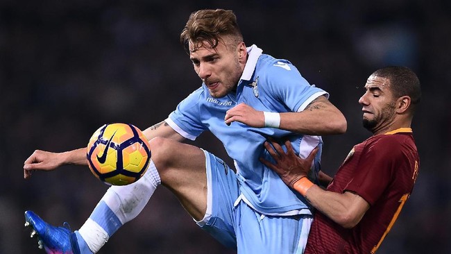 Lazio berhasil menaklukkan AS Roma dengan skor 2-0 dalam leg pertama semifinal Coppa Italia yang berlangsung di Stadion Olimpico.