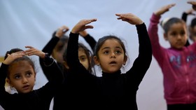 Menggemaskannya Kelas Balet Cilik Di Mesir