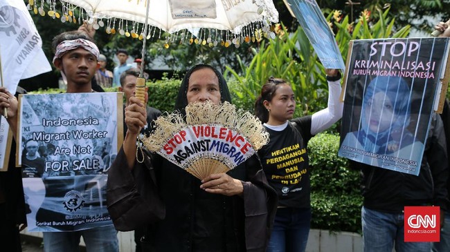 Kelompok buruh migran menilai Presiden Jokowi seharusnya mendesak Raja Salman membebaskan seluruh buruh migran yang terancam hukuman mati, tanpa syarat.