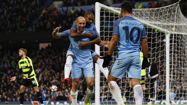 Manchester City berhasil lolos ke perempat final Piala FA usai menaklukkan Huddersfield Town dengan skor 5-1.