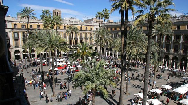 Pemerintah berencana menerapkan aturan baru agar efek negatif dari industri pariwisata tak membuat sulit kehidupan penduduk lokal di Barcelona.
