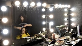 Cara Makeup Artist Proteksi Diri di Tengah Pandemi