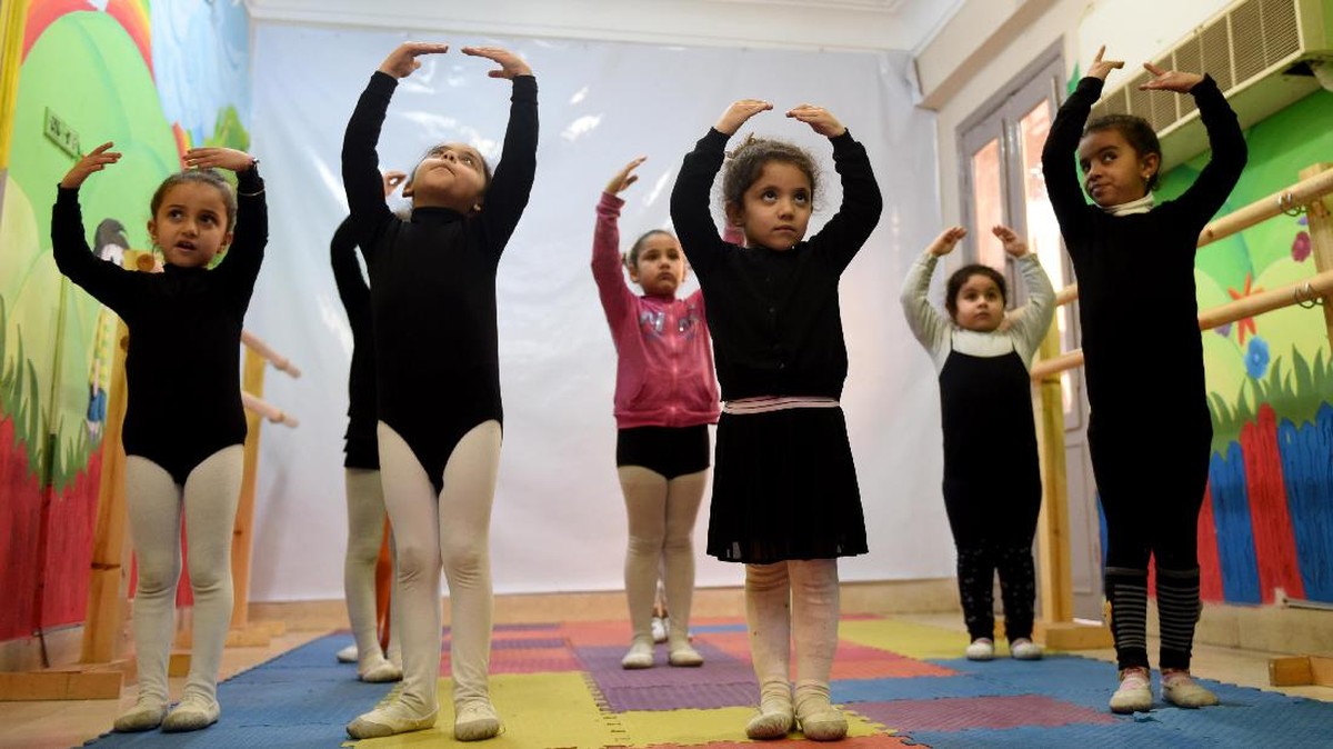 Menggemaskannya Kelas Balet Cilik Di Mesir