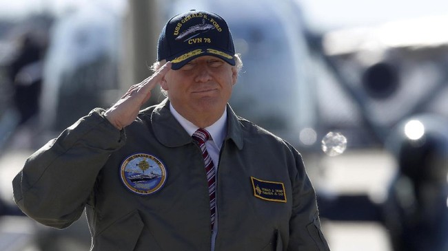 Bak anak nakal, semula Trump seolah menentang sistem global yang berjalan sejak PD II. Namun, peran AS sebagai polisi dunia tetap tak bisa ia tepikan.