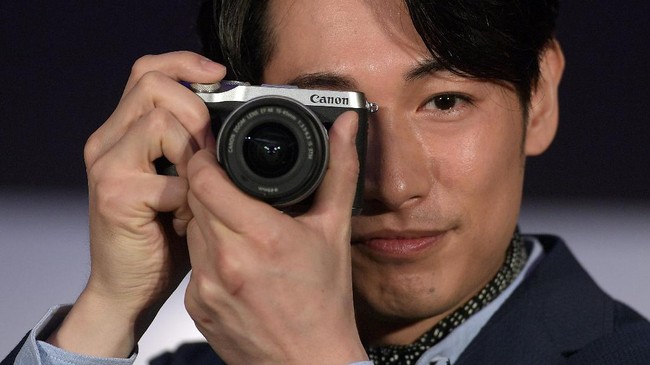 Canon mengaku merebaknya ponsel pintar dengan resolusi besar 108 MP telah menghajar penjualan kamera saku Rp2-4 jutaan.
