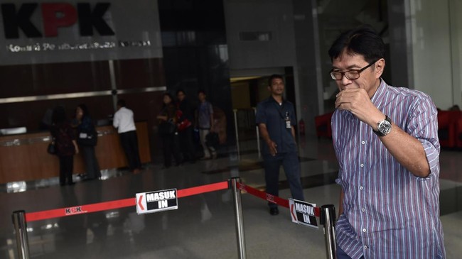 Direktur Produksi PT Citilink Indonesia, Hadinoto Soedigno diperiksa sebagai saksi dalam kasus suap Garuda Indonesia dengan tersangka Emirsyah Satar.