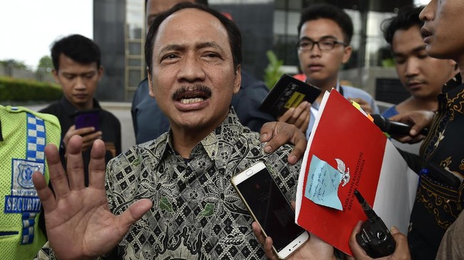 Hakim MK Suhartoyo meminta para pihak di sidang sengketa Pilpres 2019 tak memaksa para hakim membuat keputusan soal nasib permohonan baru kubu 02.