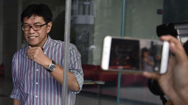 Eks Direktur Teknik dan Pengelolaan Armada PT Garuda Indonesia Hadinoto Soedigno dijemput paksa KPK terkait kasus dugaan rasuah pengadaan mesin pesawat.
