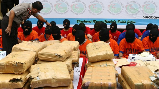 Enam orang yang ditangkap atas kasus ini dikendalikan oleh dua narapidana yang masih mendekam di Lembaga Pemasyarakatan Gintung Cirebon dan LP Lampung.