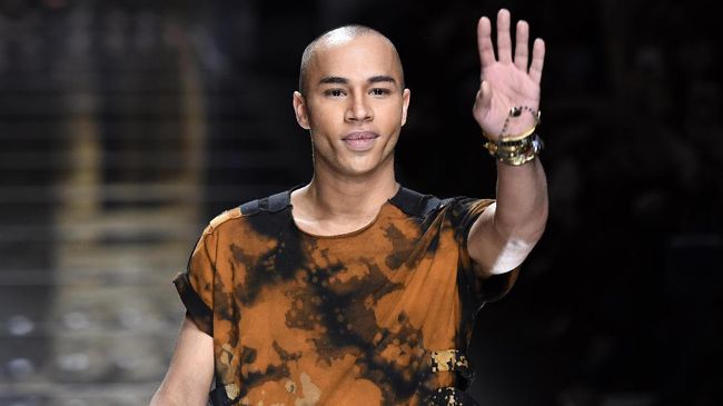 Direktur kreatif rumah mode Prancis Balmain, Olivier Rousteing, mengungkapkan luka bakar luas yang dideritanya tahun lalu ketika perapiannya meledak.