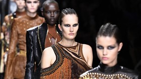 Koleksi Penuh Kejutan Balmain di Paris Fashion Week 2017