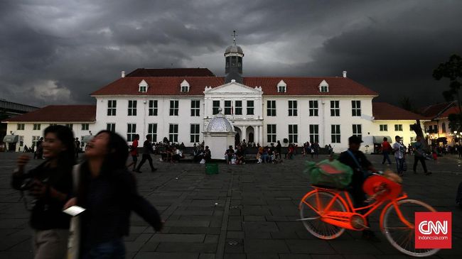 Ahok Harap Revitalisasi 13 Bangunan Kota Tua Hanya Lima Tahun Pembangunan lebih didefinisikan dengan pembangunan gedung, infrastruktur, ekonomi, industri dan masuknya 112 tahun berlalu, seperti berlalunya agenda pembangunan jiwa bangsa, rasa senasib. ahok harap revitalisasi 13 bangunan