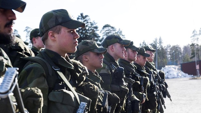 Swedia akan memberlakukan kembali wajib militer untuk mengatasi masalah kekurangan personel di tengah ketidakpastian situasi keamanan di kawasan.