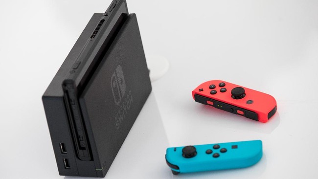 NEW YORK, NY - MARCH 3: The new Nintendo Switch game console is displayed at a pop-up Nintendo venue in Madison Square Park, March 3, 2017 in New York City. The Nintendo Switch console goes on sale today and retails for 300 dollars.   Drew Angerer/Getty Images/AFP