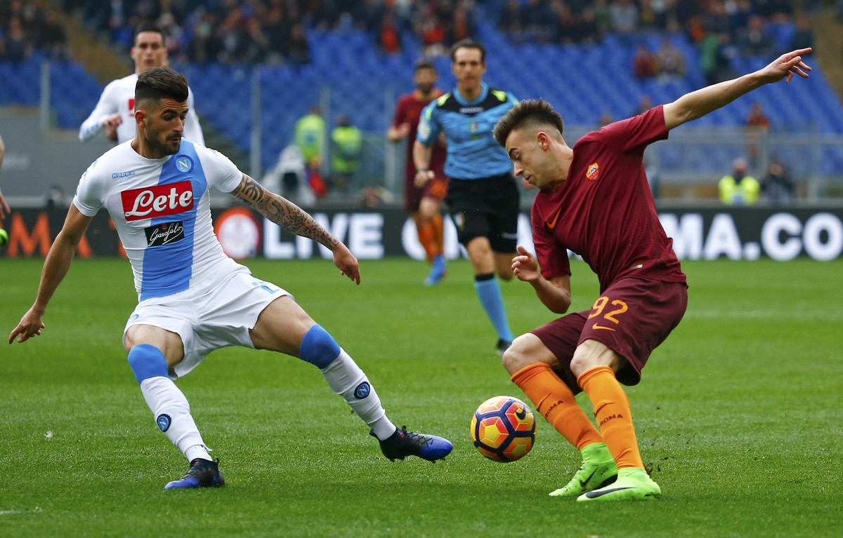 Momen Napoli Menggagahi AS Roma di Olimpico