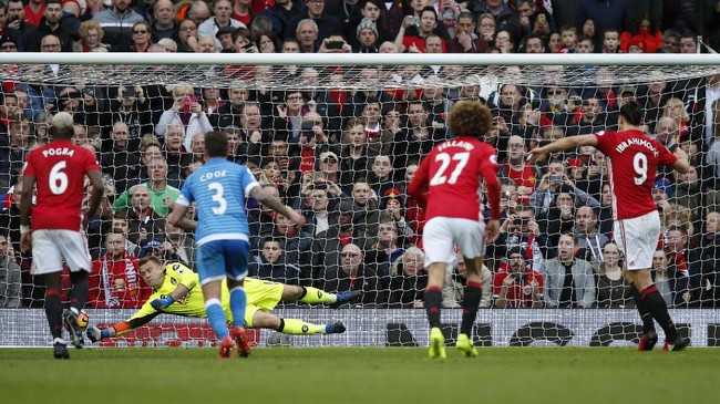 Kegagalan Zlatan Ibrahimovic mengeksekusi penalti membuat Manchester United harus puas dengan hasil imbang 1-1 lawan Bournemouth di Old Trafford.