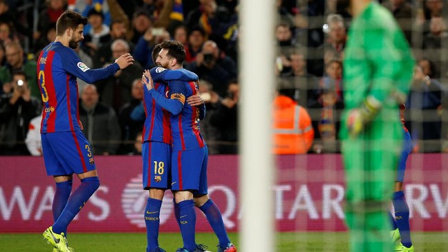 Barcelona terlalu tangguh buat Celta Vigo yang tumbang 0-5. Gol pertama tuan rumah tercipta pada menit ke-24 lewat gol individual Lionel Messi.