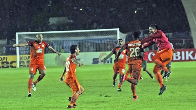 Pusamania Borneo FC membuka peluang menjadi tim pertama asal Kalimantan yang mampu membawa pulang trofi kejuaraan sepak bola nasional.
