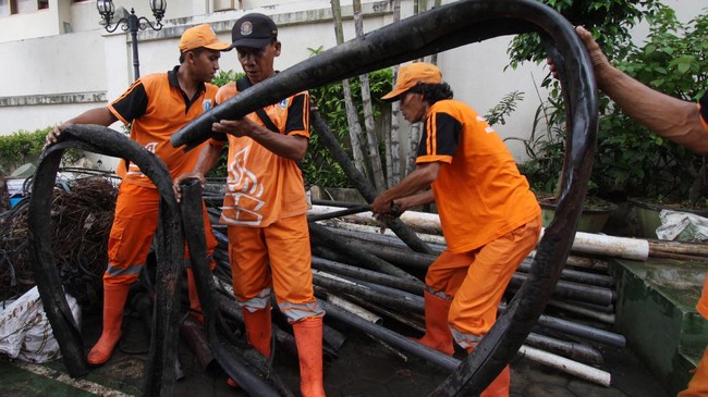 Kasus 12 kubik kulit kabel di gorong-gorong sekitar Balai Kota memiliki pola yang serupa dengan kejadian semasa kepemimpinan Basuki Tjahaja Purnama atau Ahok.