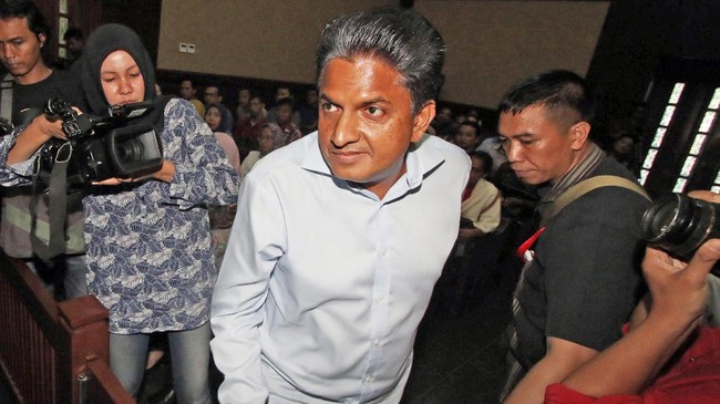 Ipar Jokowi Disebut Temui Dirjen Pajak Bahas Persoalan PT EKP Nama adik ipar Presiden Jokowi, Arif Budi Sulistyo, kembali disebut di sidang kasus suap pajak PT EKP. Sejumlah konfirmasi jaksa soal Arif dibenarkan saksi.