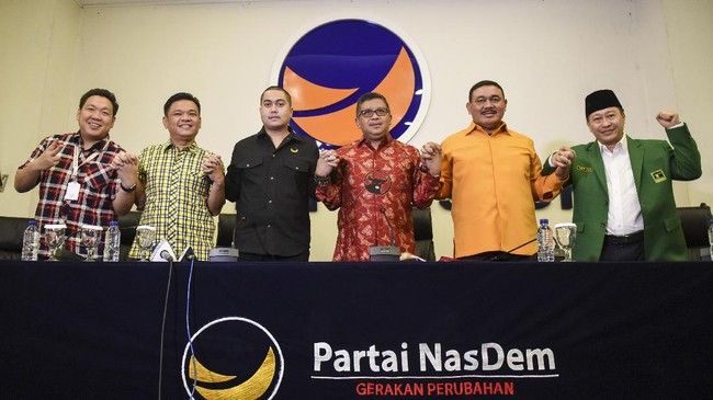 PDIP, PPP, NasDem, Hanura, Golkar, dan PPP kubu Djan Faridz akan melibatkan seluruh struktur kepengurusan partai untuk memenangkan Ahok-Djarot di putaran kedua.