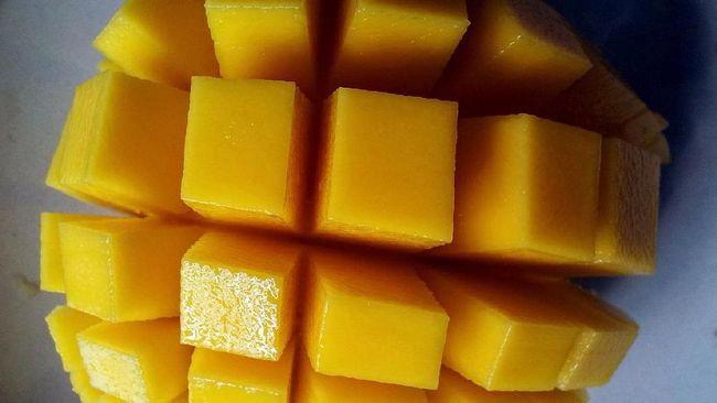 Es serbat mangga merupakan salah satu minuman khas Lampung yang bisa dipakai sebagai menu buka puasa. Campuran rasa segar dan asam menyatu dalam mulut.