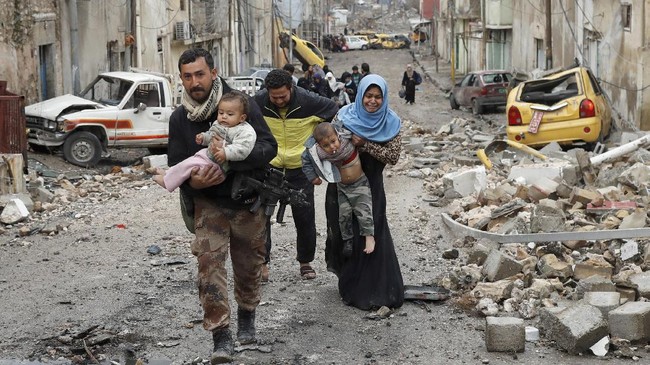 Otoritas Irak menyatakan lebih dari 150 ribu orang warga telah melarikan diri karena pertempuran melawan ISIS di Mosul bagian barat.