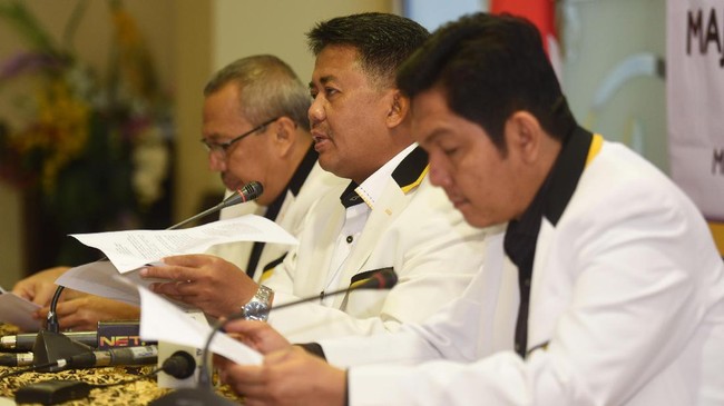 Presiden PKS Sohibul Iman mundur dari keanggotaannya di DPR karena diminta fokus mengurusi partainya yang akan menghadapi Pilkada dan Pilpres hingga 2019.