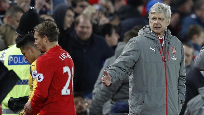 Manajer Arsenal Arsene Wenger enggan komentari keputusan dirinya cadangkan Alexis Sanchez. Ia akan menjelaskannya suatu saat nanti.