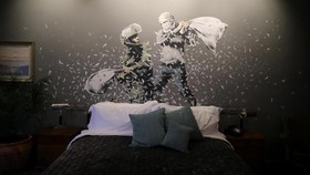 Banksy Buka Hotel Dengan Pemandangan Suram Tembok Betlehem