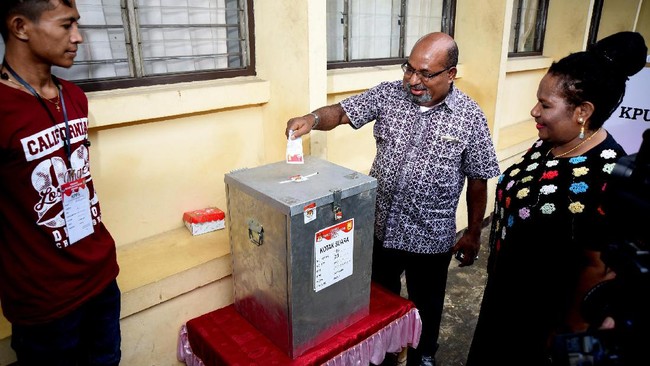 Tiga kabupaten di Papua yakni di Jayapura, Intan Jaya dan Yapen belum bisa mengumumkan hasil rekapitulasi Pilkada karena masih ada sejumlah persoalan.