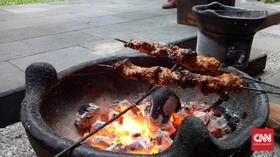 Kreasi Unik Sate 'Jeruji Sepeda' Berbumbu Sasak