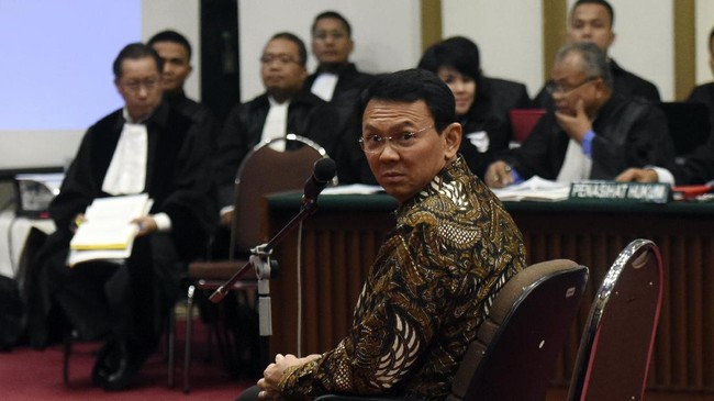 Ahok mengklaim bakal mengajak perwakilan seluruh partai pengusungnya jika ia memang berniat kampanye di Pulau Pramuka pada 27 September lalu.