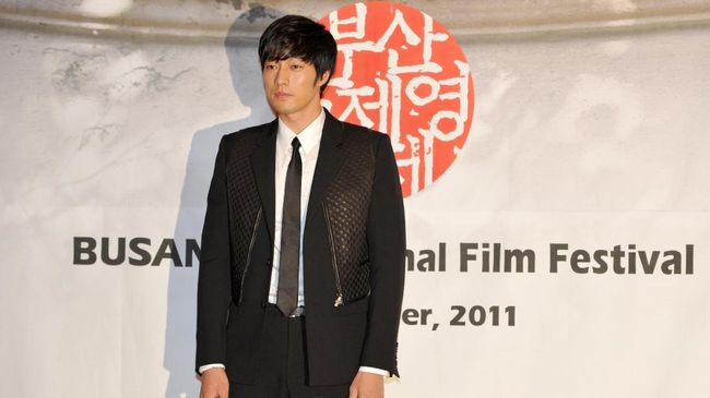 So Ji Sub terancam tidak dapat bertemu ribuan penggemarnya di China karena pemerintah Negeri Tirai Bambu belum memberinya izin menggelar acara jumpa fan.
