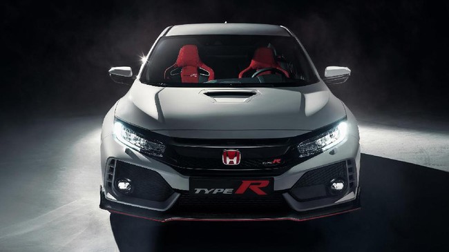 Pabrikan asal Jepang itu menunjukan Civic Type R pada pameran otomotif, Ganeva Motor Show 2017, sebelum penjualan secara globalnya dilakukan.