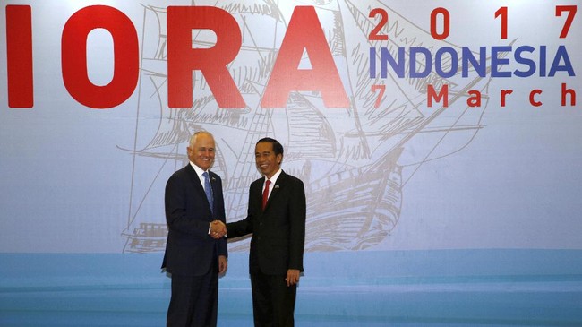Internasionalisme merupakan gerakan mengusung kerjasama ekonomi dan politik antarbangsa demi kepentingan bersama.