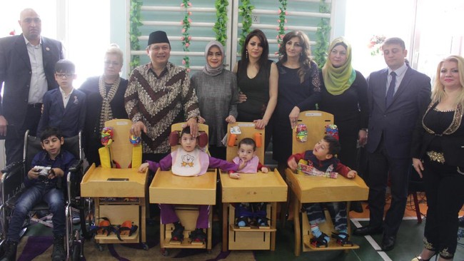 Ada yang sudah tak memiliki orang tua, ada juga yang memiliki sindrom autisme, difabel, atau yang memiliki down syndrome. Kisah dari sebuah panti asuhan.