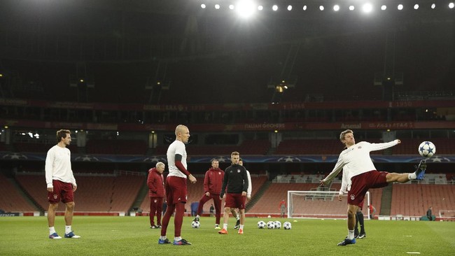 Mats Hummels mengalami cedera saat jalani latihan hingga tak bisa membela Bayern Munich kala menjamu Real Madrid di leg pertama perempat final Liga Champions.