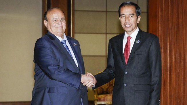 Presiden Jokowi meminta Presiden Rabbu Mansour Hadi untuk menjamin keselamatan WNI di Yaman selagi konflik masih berkecamuk di negara itu.