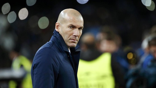 Hampir dua pekan setelah menyatakan mundur dari kursi manajer Real Madrid, Zinedine Zidane belum memutuskan kesebelasan baru yang akan ia tangani.