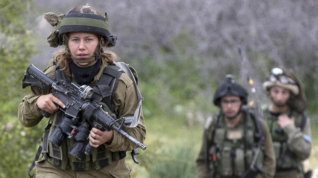 Militer Israel mengerahkan satu batalion pasukan untuk memperkuat daerah perbatasan dengan Libanon setelah kelompok militan, Hizbullah mengancar aksi balasan.