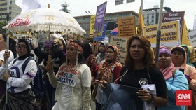 Tuntut Kesetaraan, Aktivis Perempuan Gelar Aksi Jalan Kaki
