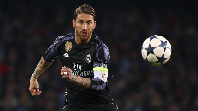 Ketika Real Madrid dalam kondisi terjepit, Sergio Ramos dan sundulannya selalu bisa diandalkan, seperti ketika melawan Napoli dini hari tadi.